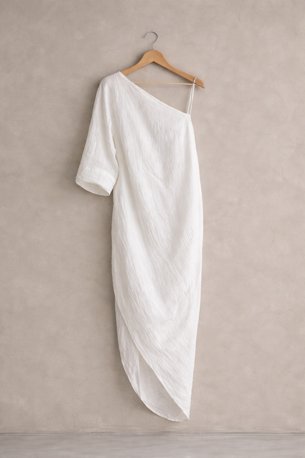 Vestido de Lino Blanco Asimétrico – Estilo Resort Elegante